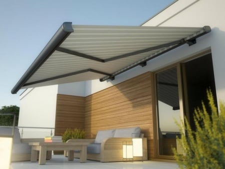 Store banne ou carport, quelle protection solaire choisir pr&egrave;s de Lens ?